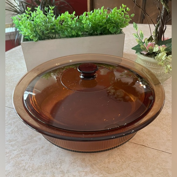 Vintage Pyrex Visions Casserole Baking V-33-B w/ Lid V-33-C in Amber w ribbing - Picture 3 of 13